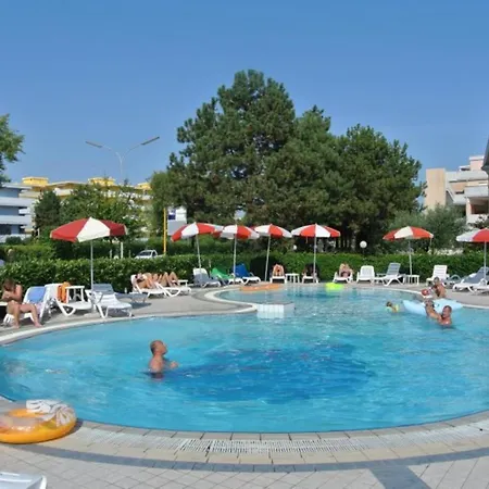 Newly Built With Shared Pool In דירה *